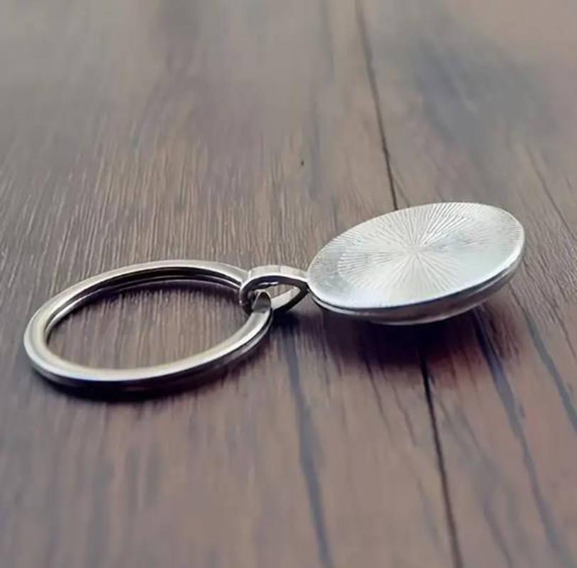 Round keychain, medieval style - Car Accessories Edinburgh recension och pris